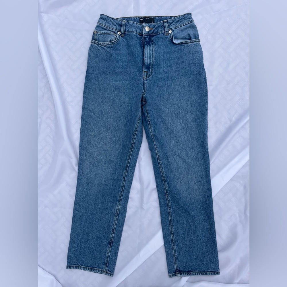 ASOS Design Medium Wash Mom Jeans Size 28/32